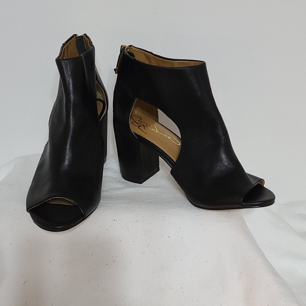 Report Signature zippered heels approx size 6
